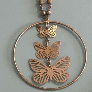 Women’s Vintage Avon Necklace. Beautiful Gold Tone Butterflies/Beads Signed.